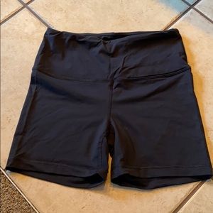 Fitted workout shorts